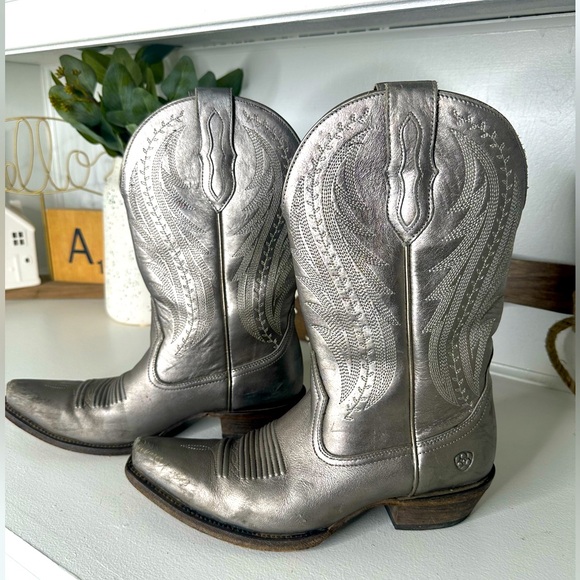 Arait Shoes - Ariat Metallic Silver Embroidered Western Snip Toe Cowboy Boots Women's Size 8.5
